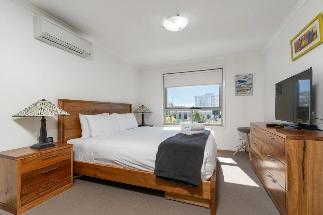 Spacious And Cosy Apt With Great Views In Braddon Canberra 0*,  Australia