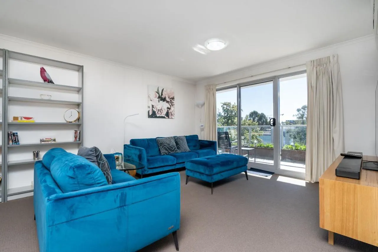 Spacious And Cosy Apt With Great Views In Braddon contacts