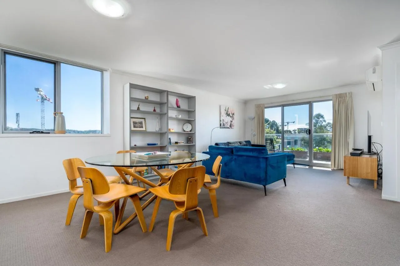 Spacious And Cosy Apt With Great Views In Braddon Canberra Apartment