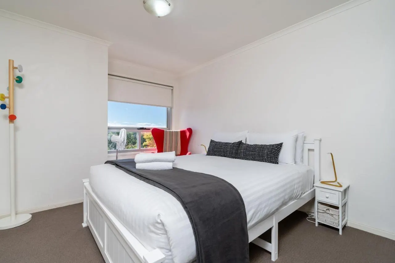 Apartment Spacious And Cosy Apt With Great Views In Braddon Canberra Australia